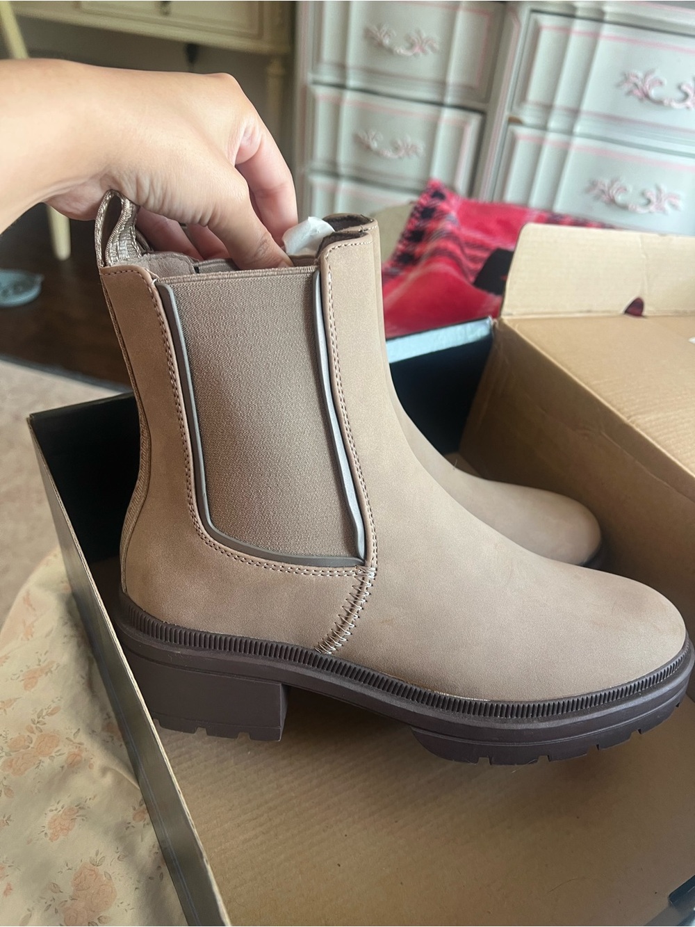 Rocket Dog Taupe Chelsea Boots 🤎 Size 7.5